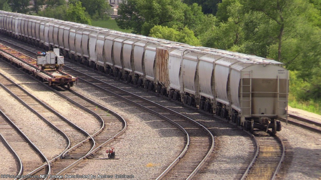 MBKX 101611 + BNSF 927372